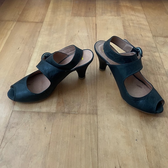 Black leather peep toe high heels - Picture 3 of 8